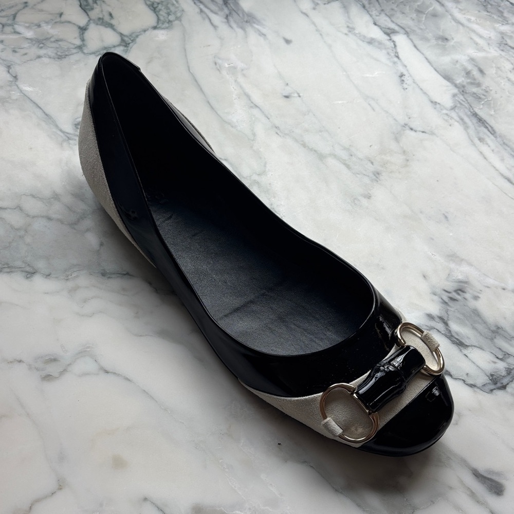 Gucci Black and Cream Flats with Gold Accent